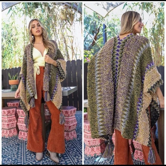 The NANOUK Crochet Patterned Ruana - Picture 5 of 6